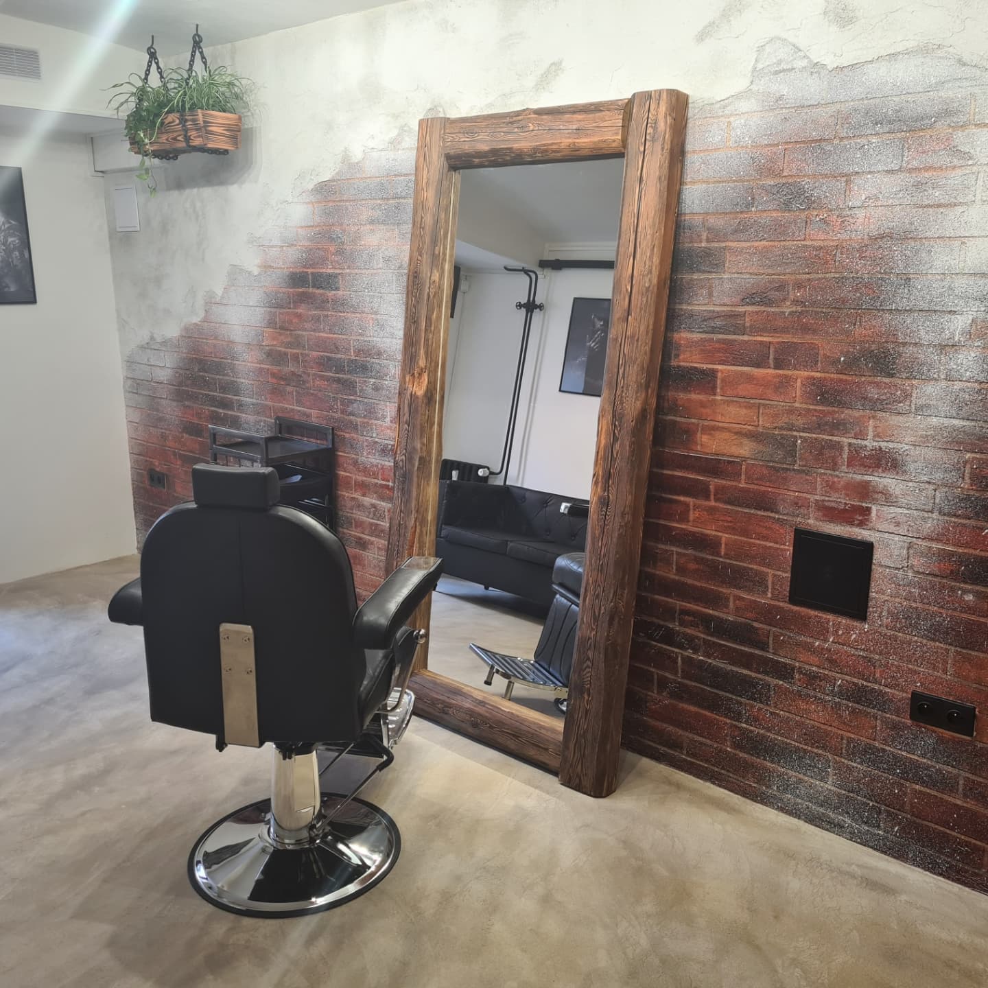 BARBER SHOP CHRUDIM Dekorační stěrka, stěrka na zeď